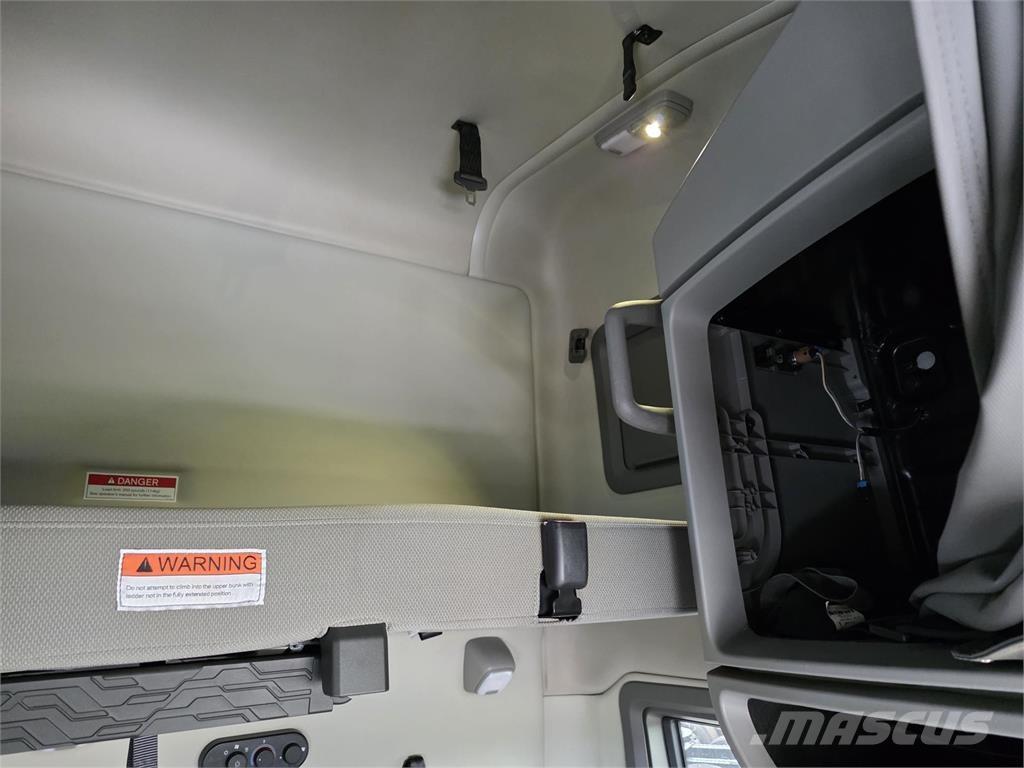 Volvo VNL64T760 Truck Tractor Units