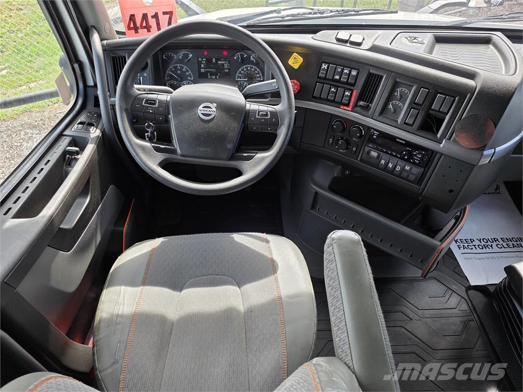 Volvo VNL64T760 Truck Tractor Units