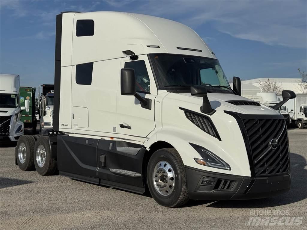 Volvo VNL64T860 Truck Tractor Units