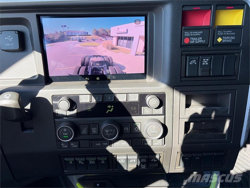 Volvo VNL64T860 Truck Tractor Units