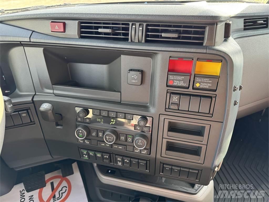 Volvo VNL64T860 Truck Tractor Units