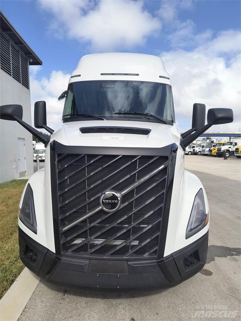 Volvo VNL64T860 Truck Tractor Units