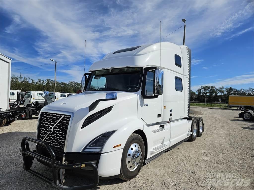 Volvo VNL64T860 Truck Tractor Units