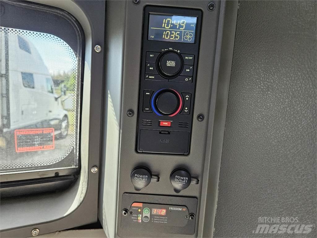 Volvo VNL64T860 Truck Tractor Units