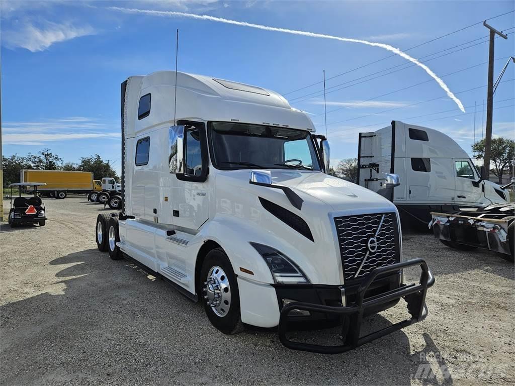 Volvo VNL64T860 Truck Tractor Units