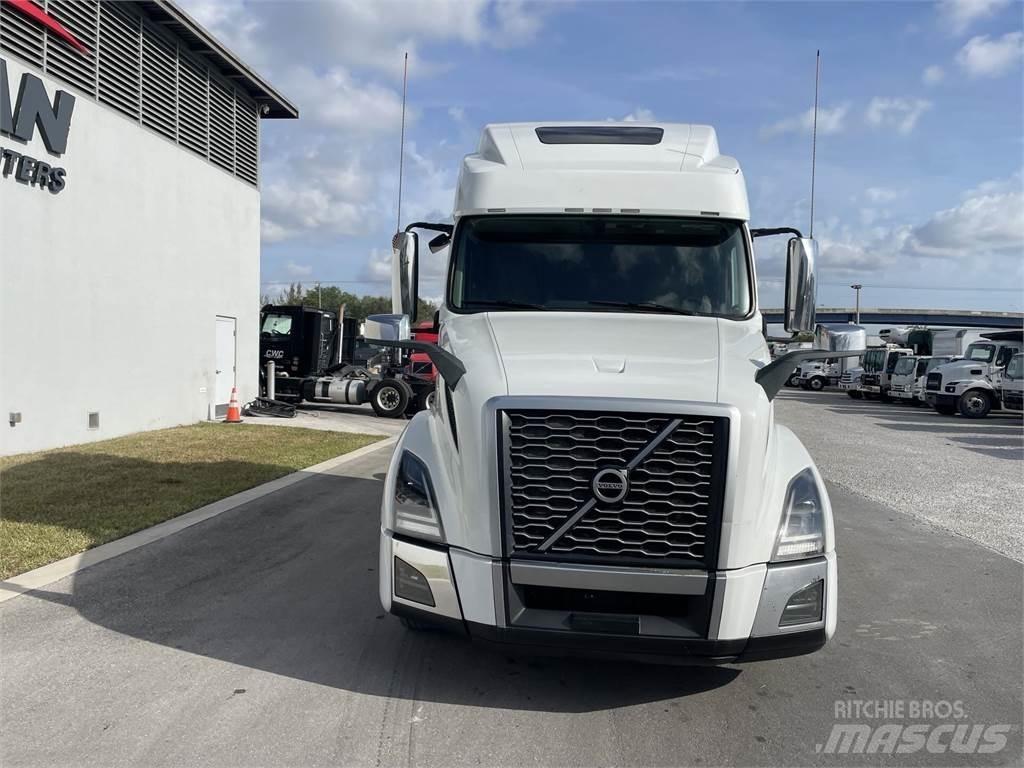Volvo VNL64T860 Truck Tractor Units