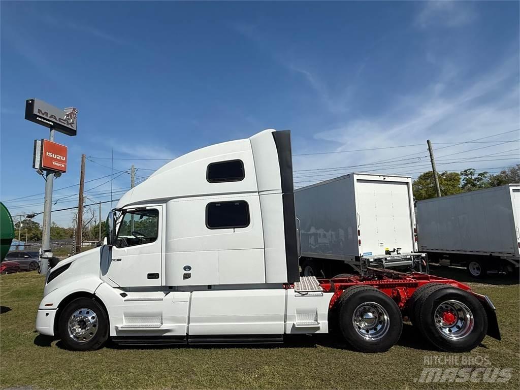 Volvo VNL64T860 Truck Tractor Units