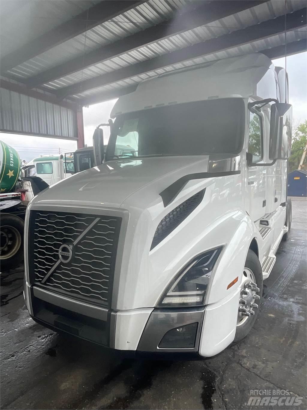 Volvo VNL64T860 Truck Tractor Units