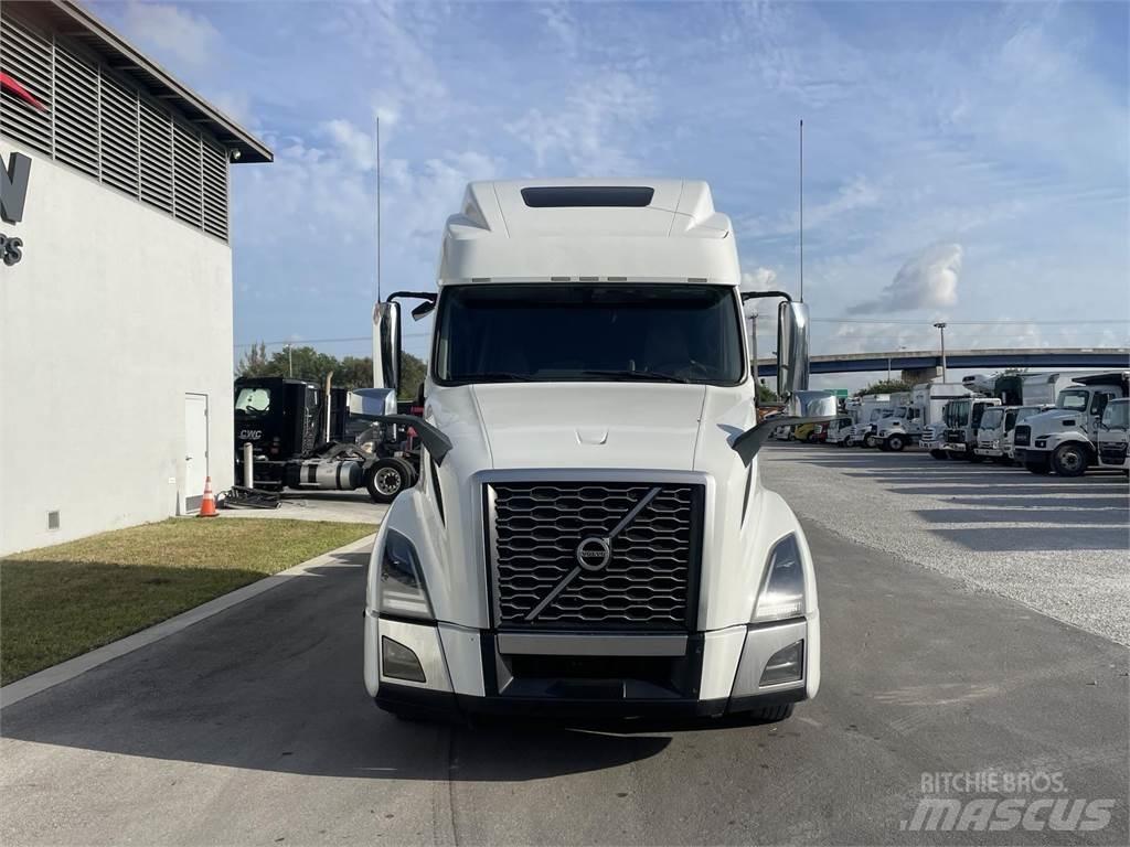 Volvo VNL64T860 Truck Tractor Units