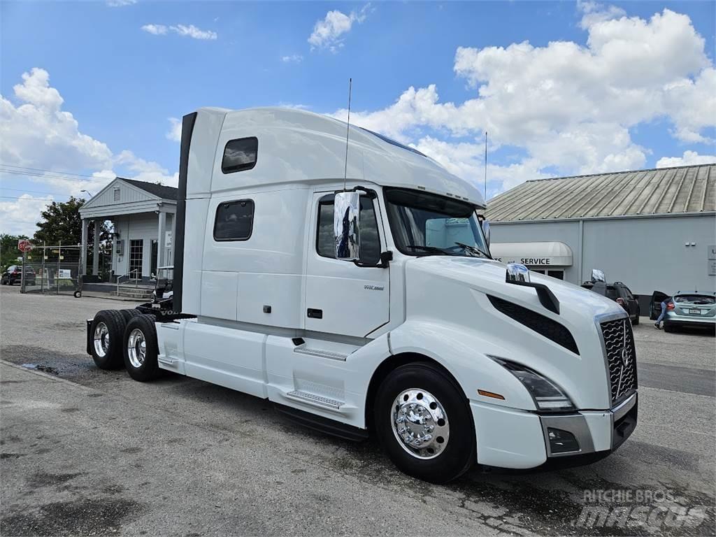 Volvo VNL64T860 Truck Tractor Units