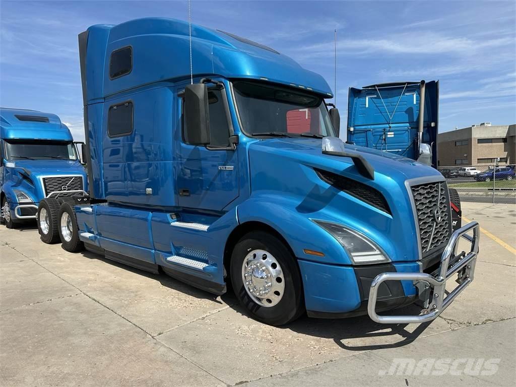 Volvo VNL64T860 Truck Tractor Units