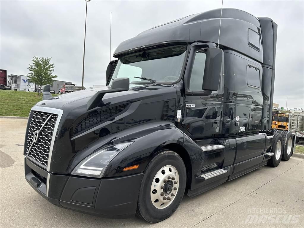 Volvo VNL64T860 Truck Tractor Units