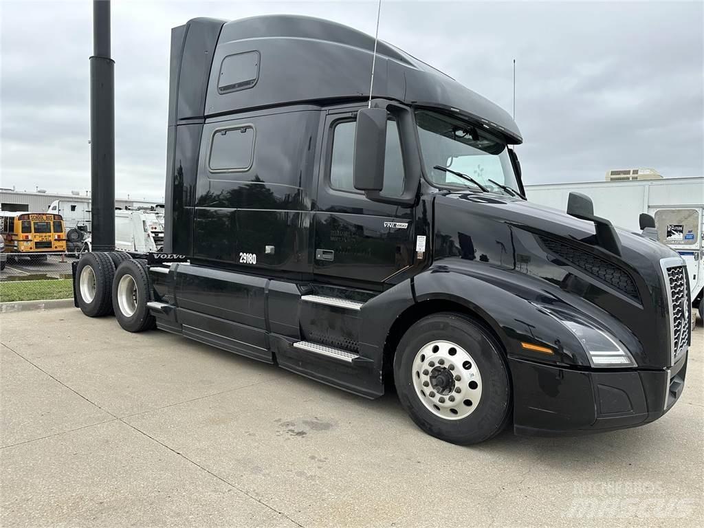 Volvo VNL64T860 Truck Tractor Units