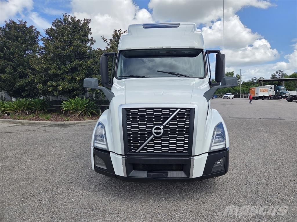 Volvo VNL64T860 Truck Tractor Units