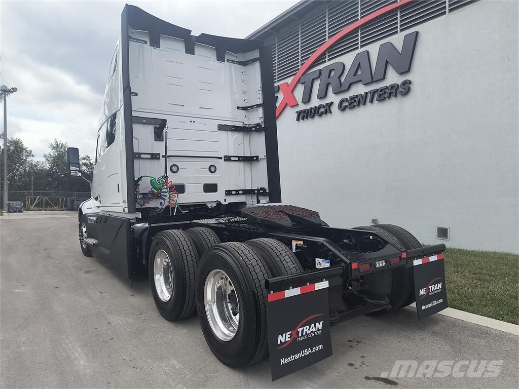 Volvo VNL64T860 Truck Tractor Units