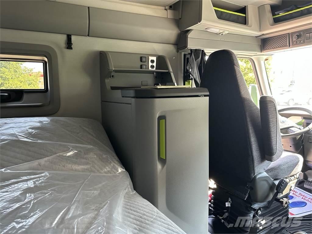 Volvo VNL64T860 Truck Tractor Units