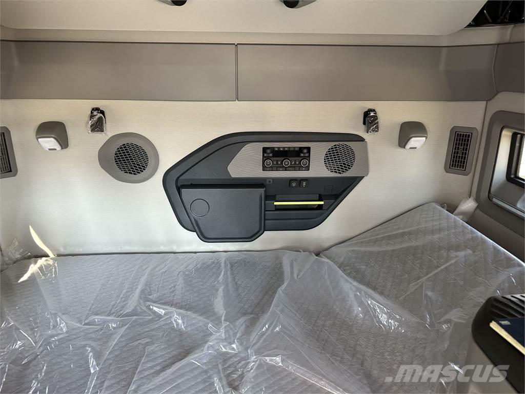 Volvo VNL64T860 Truck Tractor Units