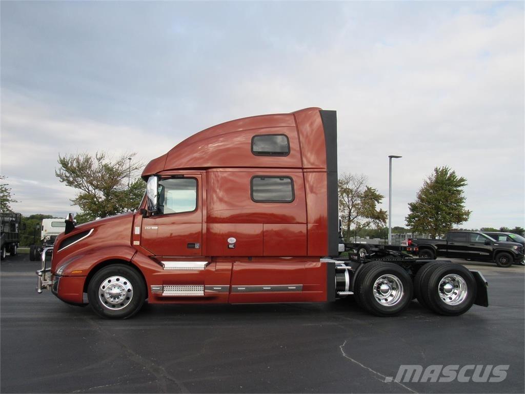 Volvo VNL64T860 Truck Tractor Units