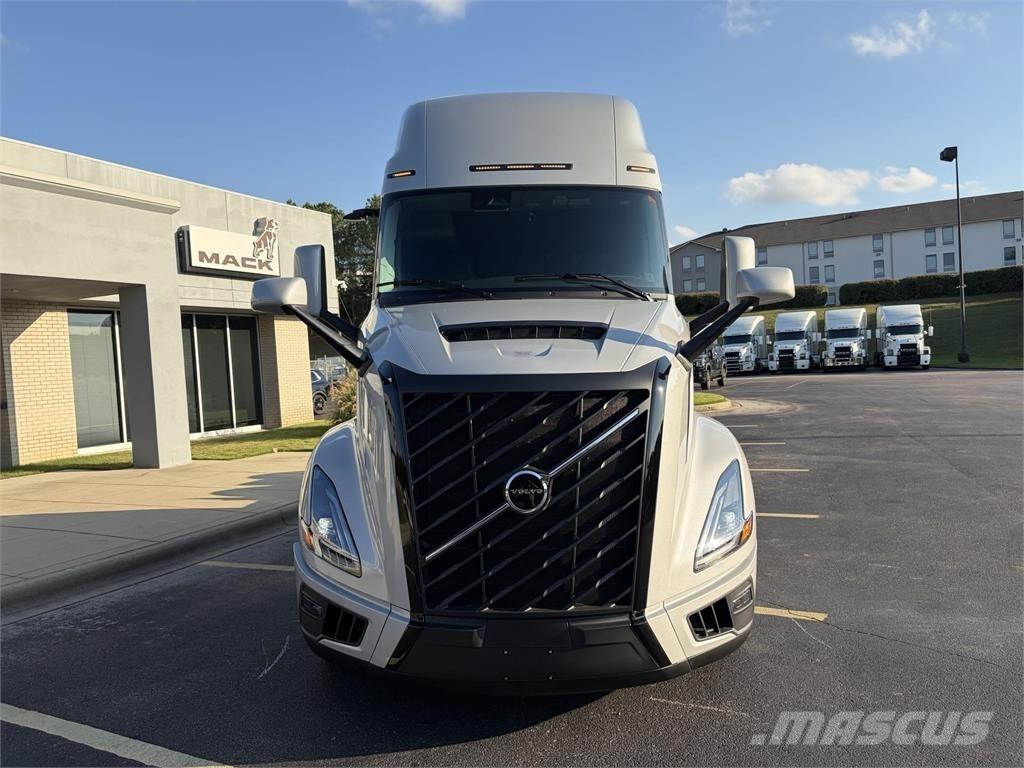 Volvo VNL64T860 Truck Tractor Units