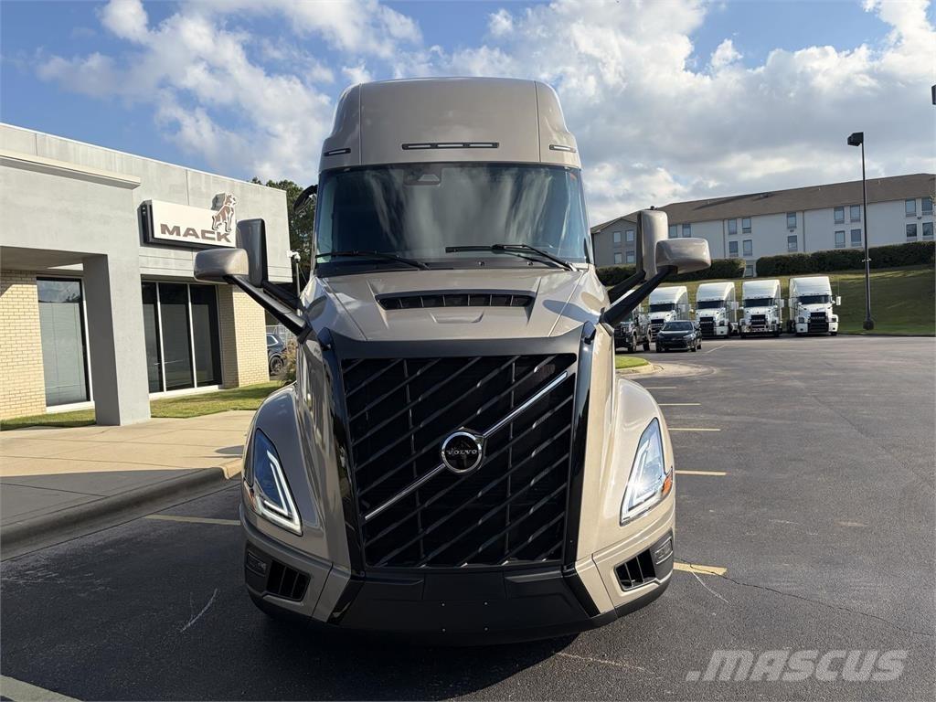 Volvo VNL64T860 Truck Tractor Units