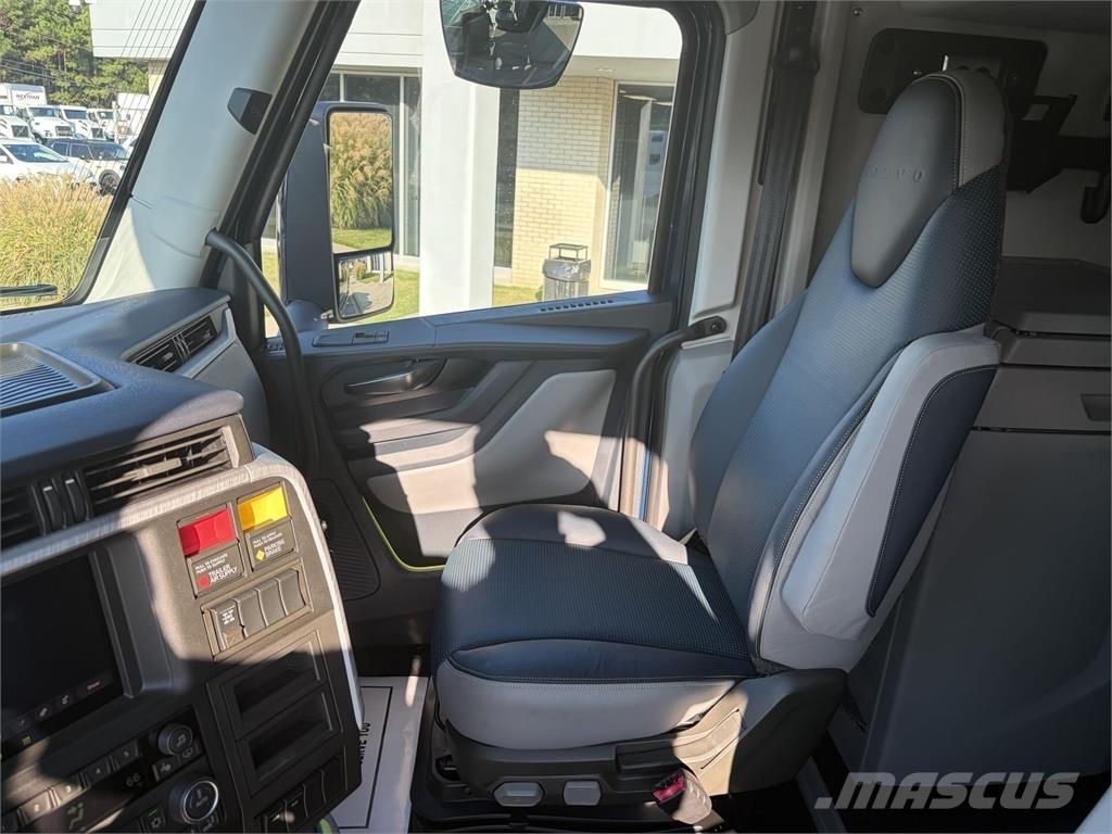 Volvo VNL64T860 Truck Tractor Units