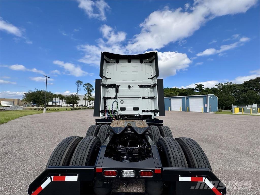 Volvo VNL64T860 Truck Tractor Units