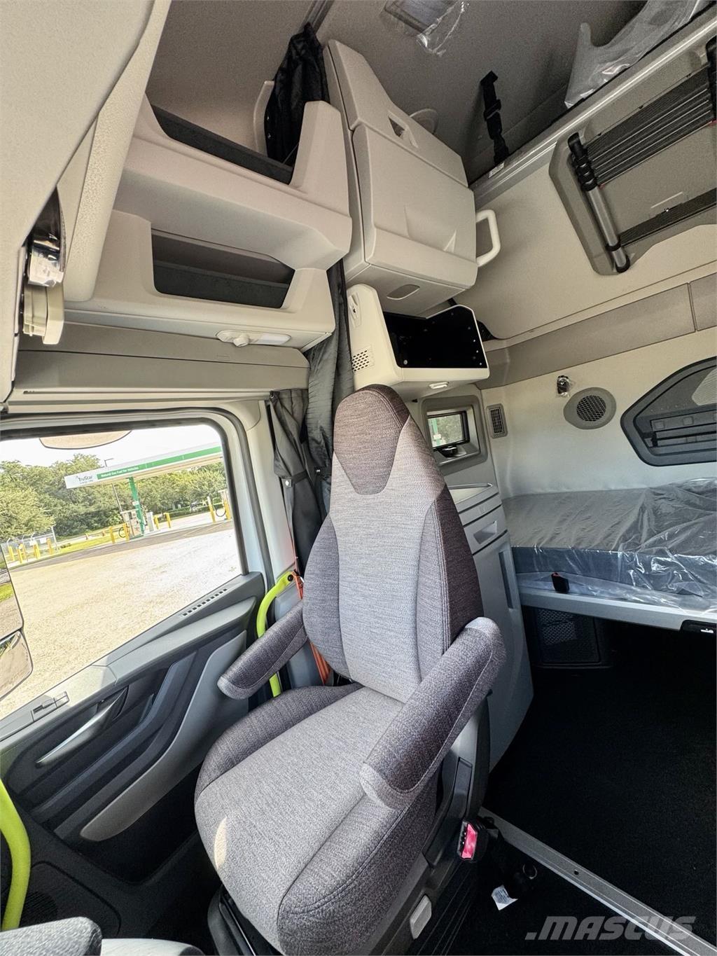 Volvo VNL64T860 Truck Tractor Units