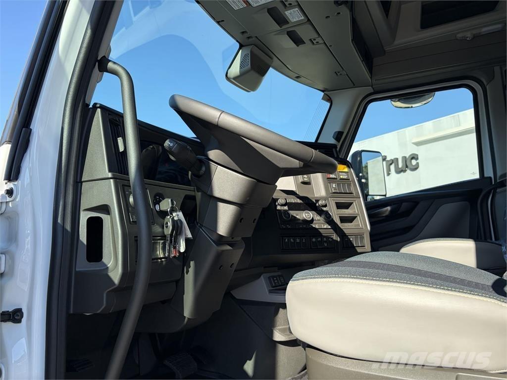 Volvo VNL64T860 Truck Tractor Units