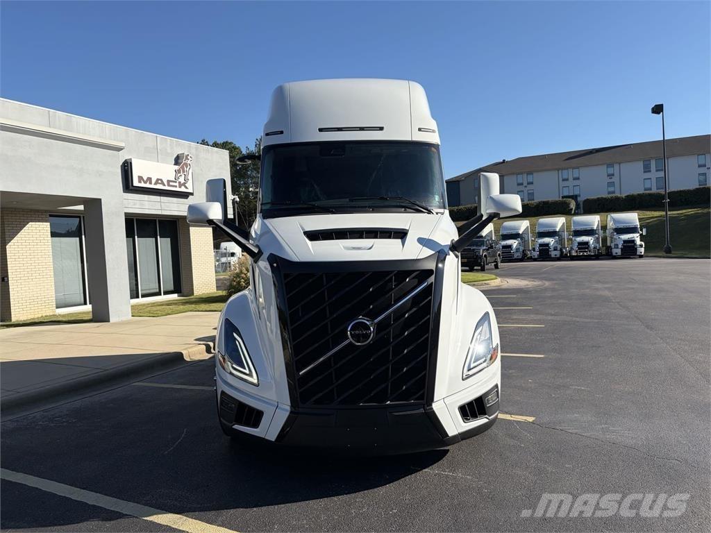 Volvo VNL64T860 Truck Tractor Units