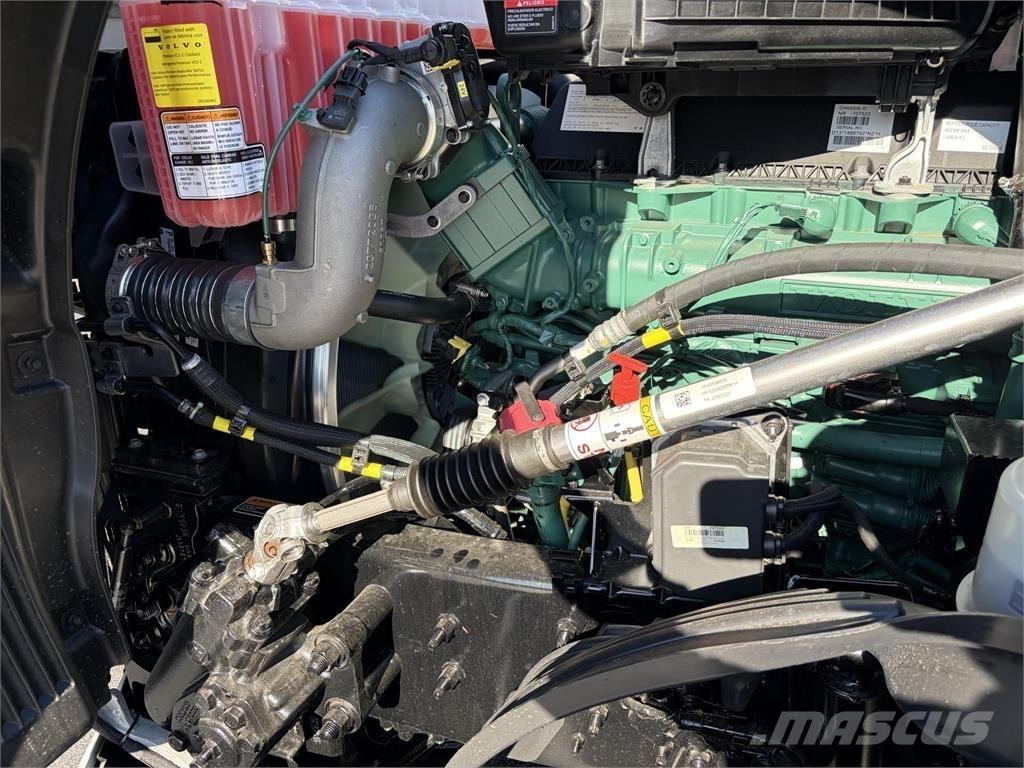 Volvo VNL64T860 Truck Tractor Units