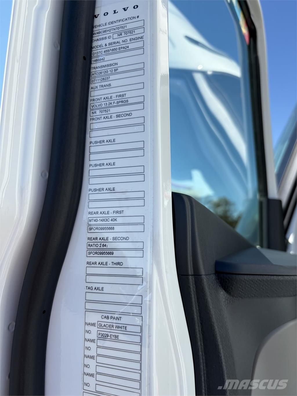 Volvo VNL64T860 Truck Tractor Units