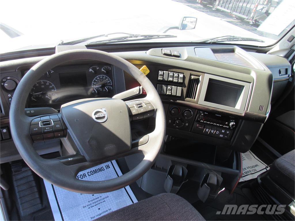 Volvo VNL64T860 Truck Tractor Units