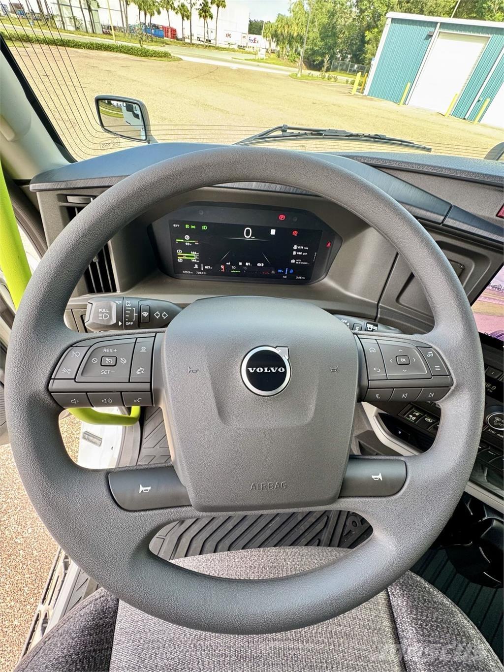 Volvo VNL64T860 Truck Tractor Units