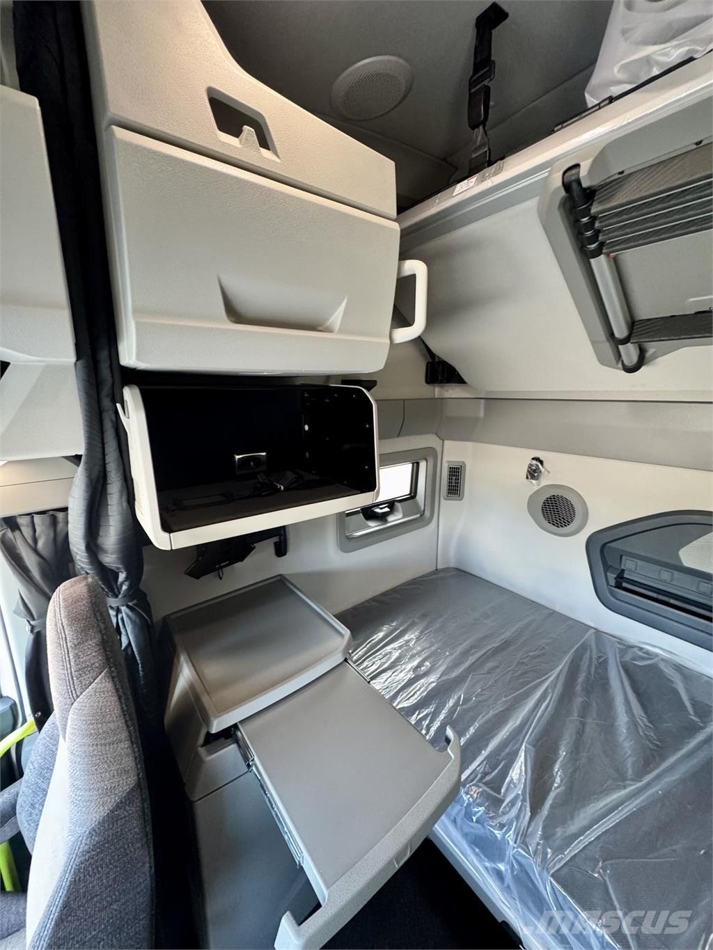 Volvo VNL64T860 Truck Tractor Units