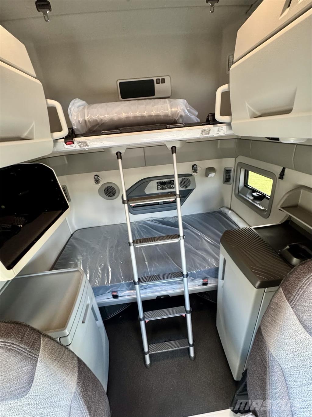 Volvo VNL64T860 Truck Tractor Units