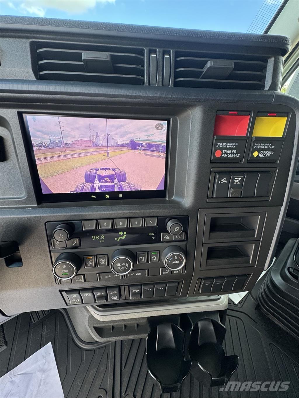 Volvo VNL64T860 Truck Tractor Units