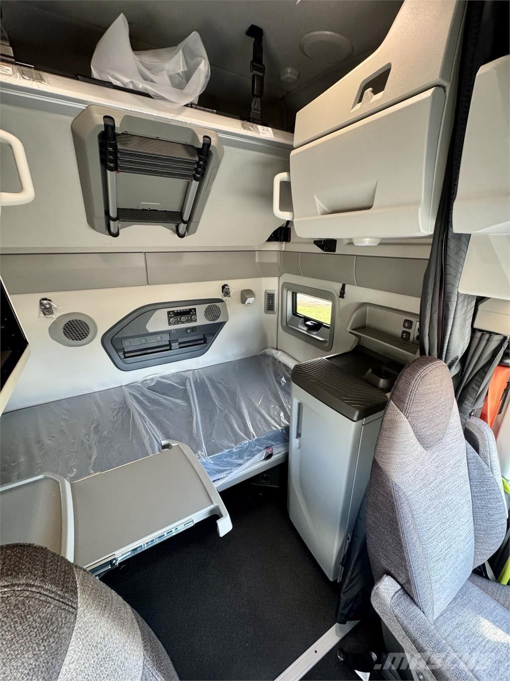 Volvo VNL64T860 Truck Tractor Units