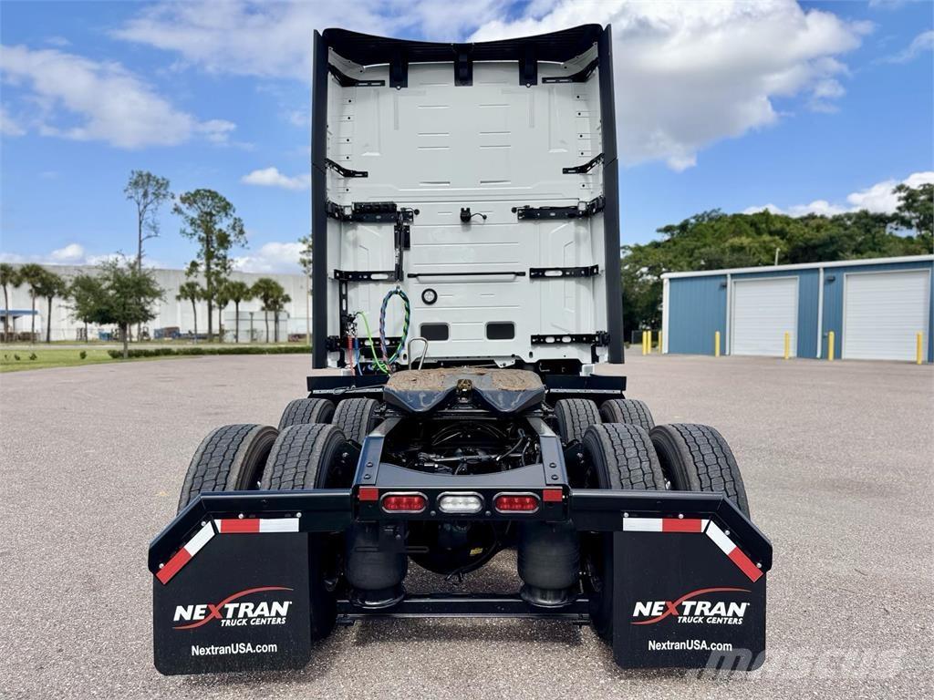 Volvo VNL64T860 Truck Tractor Units