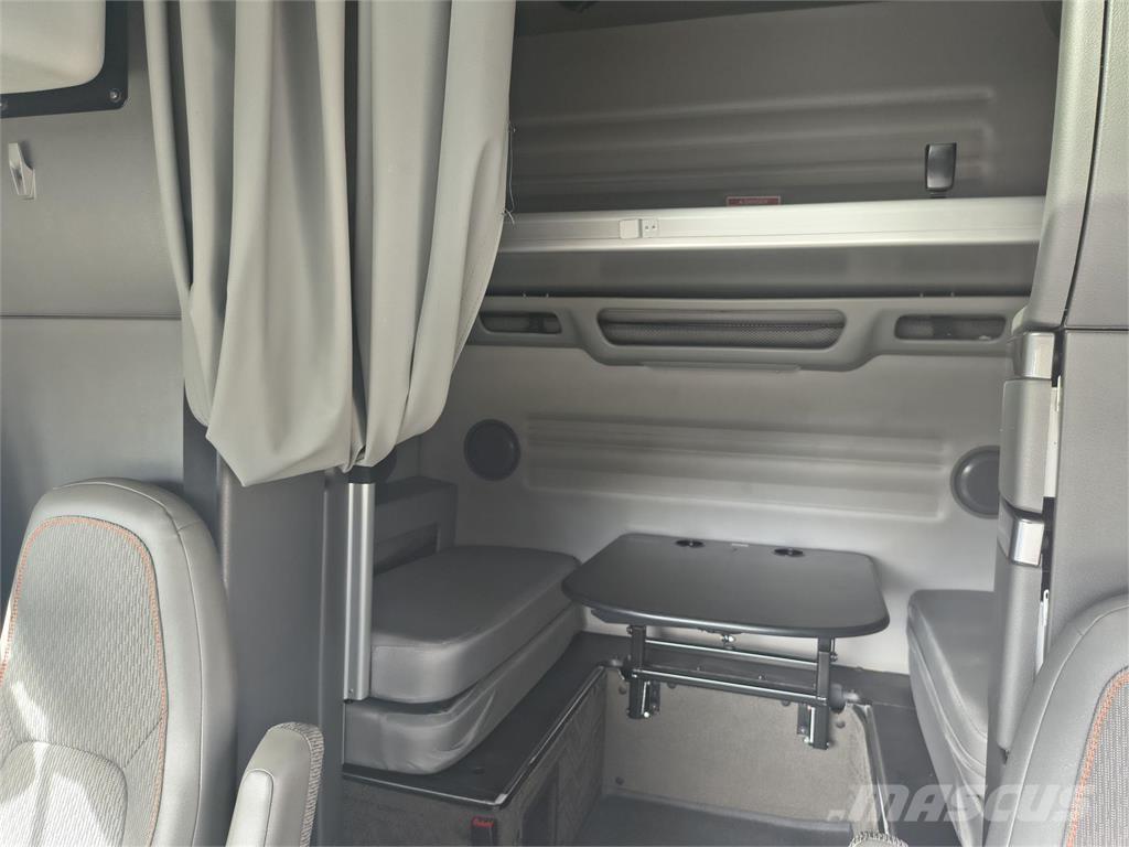 Volvo VNL64T860 Truck Tractor Units