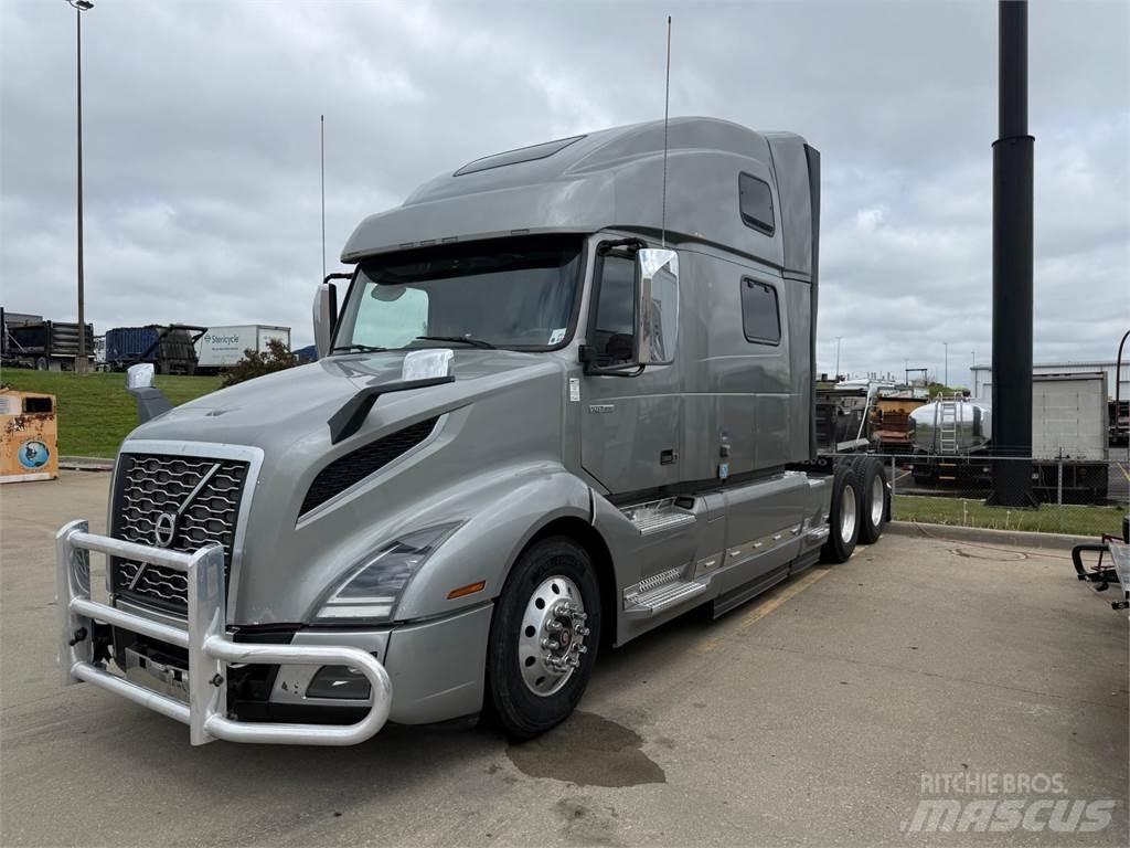 Volvo VNL860 Truck Tractor Units