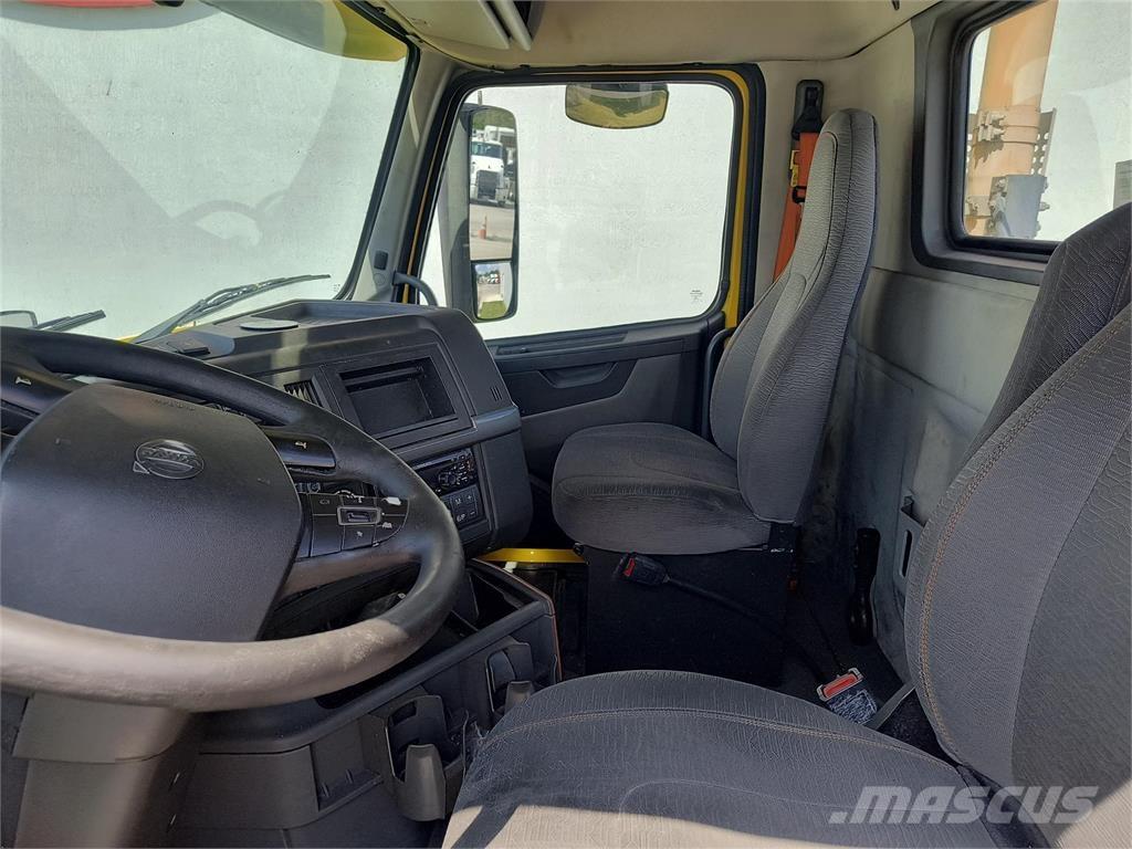 Volvo VNR64T Truck Tractor Units