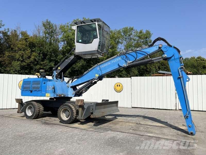 Fuchs MHL320 Waste / industry handlers