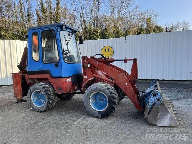 Kubota R520 TLB's