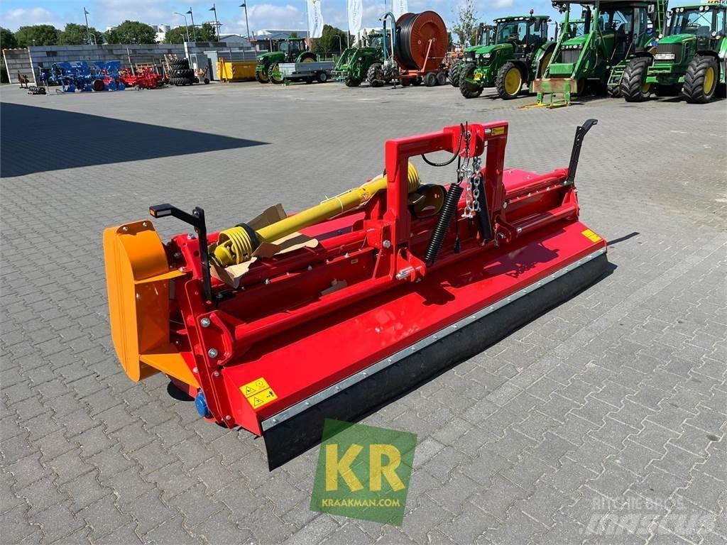 Dücker UM Pasture mowers and toppers