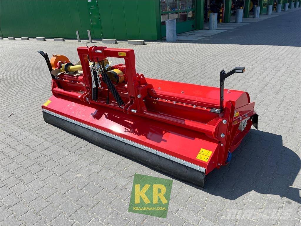 Dücker UM Pasture mowers and toppers