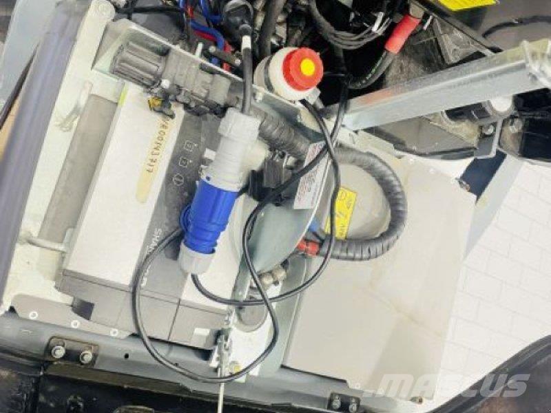 GiANT G2200E Skid steer loaders