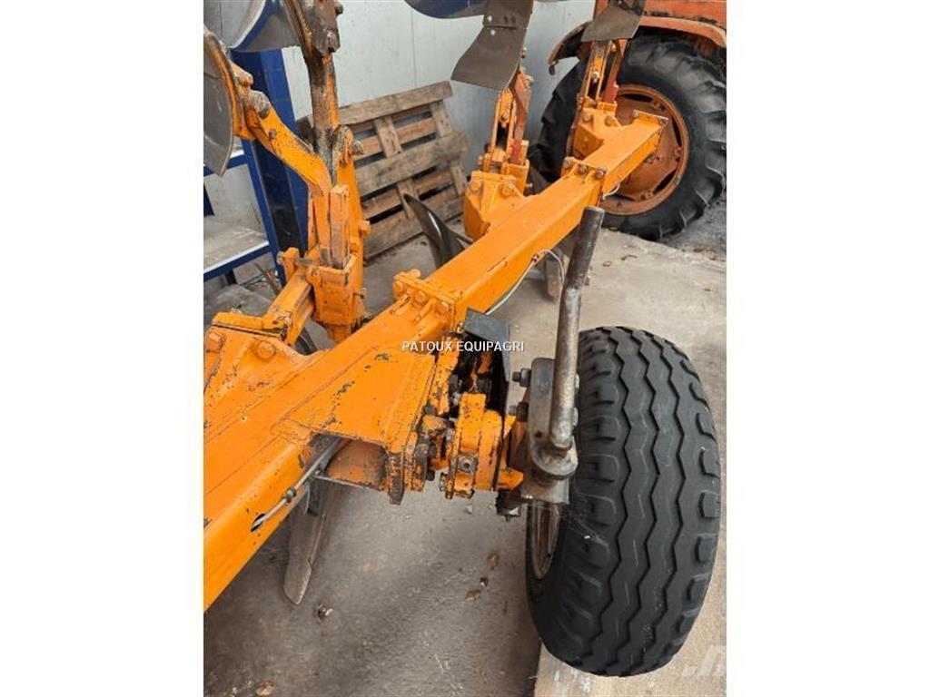 Huard C0410 Conventional ploughs