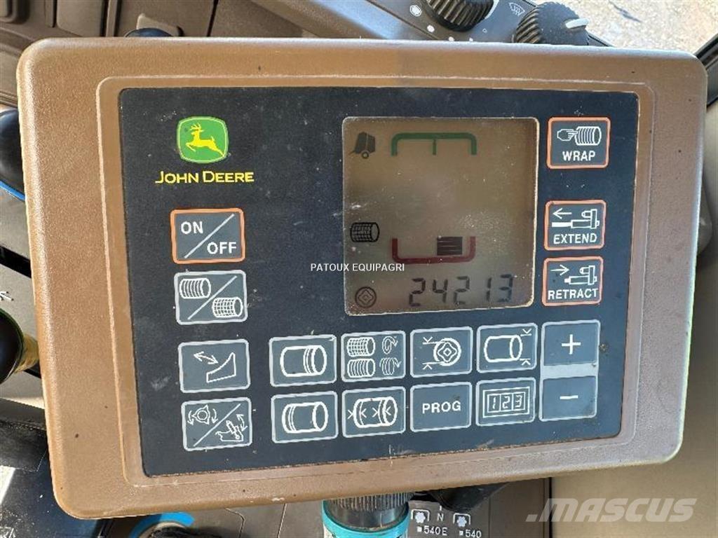 John Deere 864 Round balers