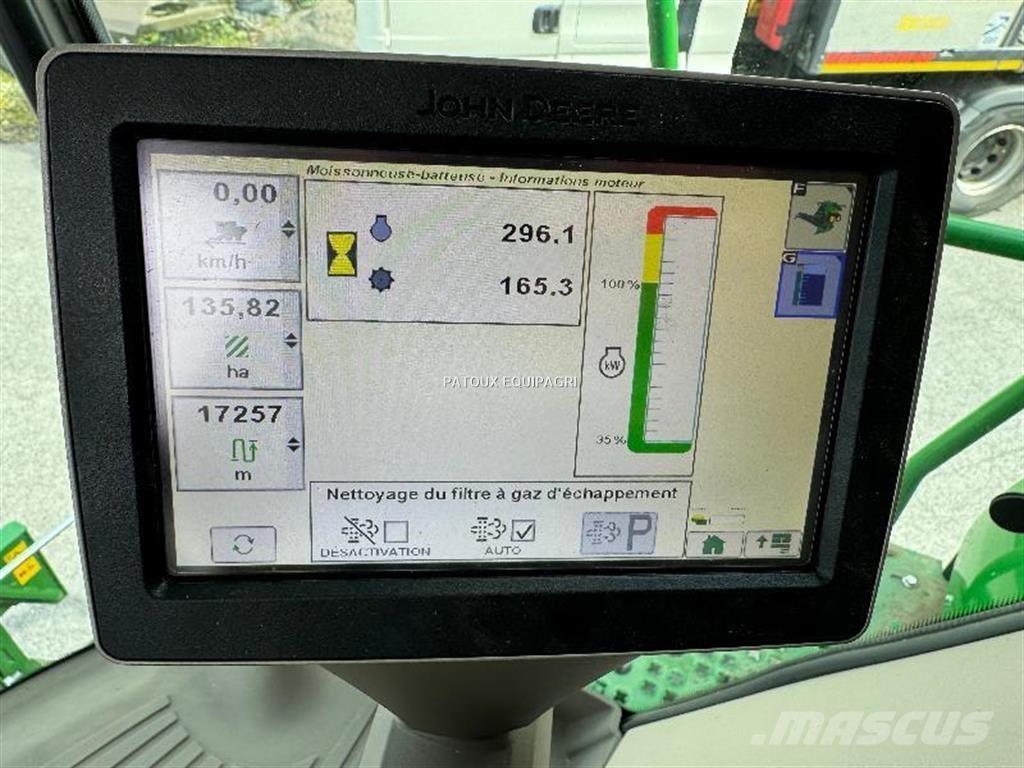 John Deere T550 Combine harvesters