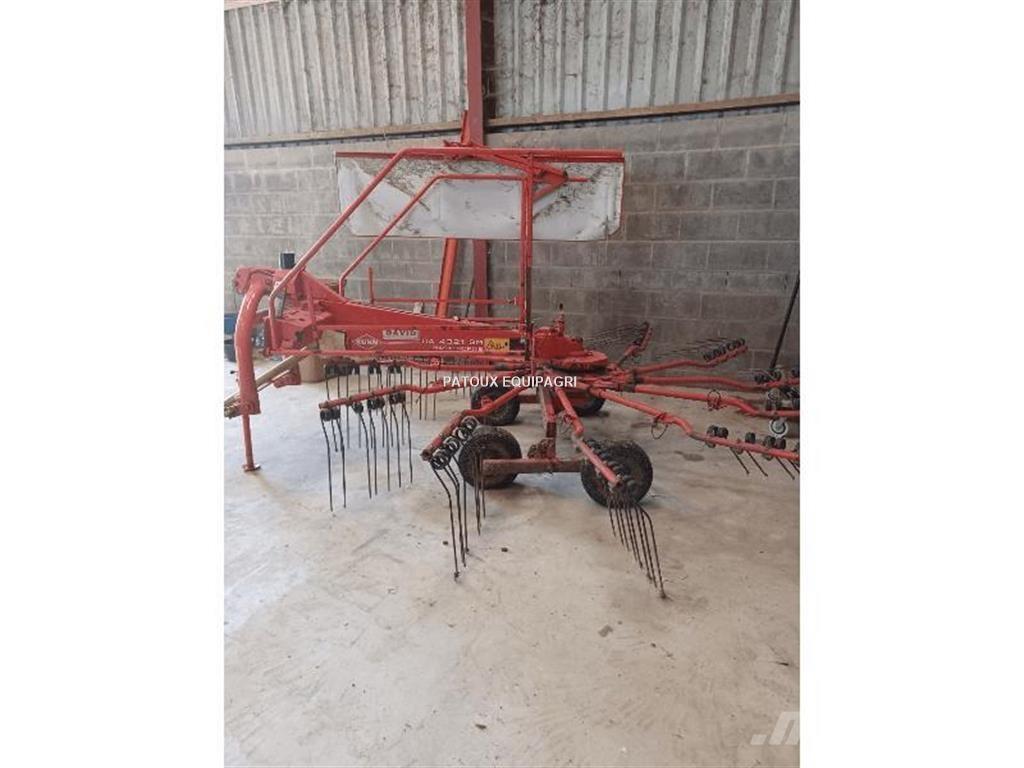 Kuhn GA4321 Rakes and tedders